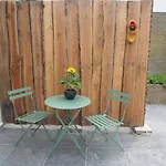 Bureau Warmoesstraat 3* Den Burg