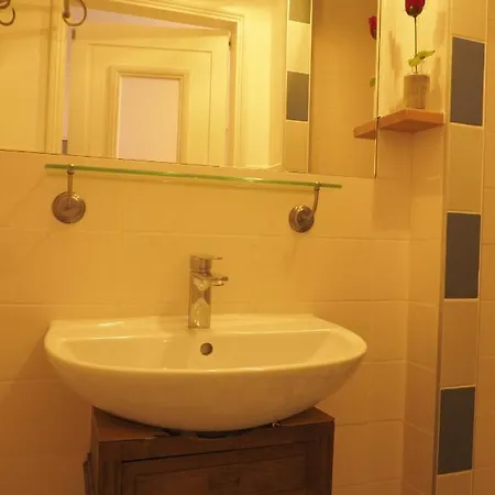 Bureau Warmoesstraat 3*