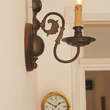 Bureau Warmoesstraat Bed & Breakfast