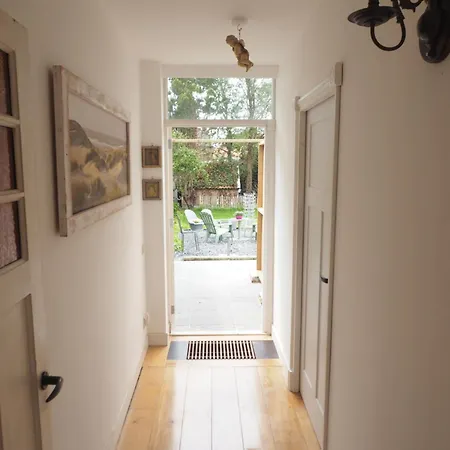 Bureau Warmoesstraat Bed & Breakfast