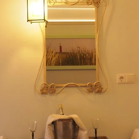 Bureau Warmoesstraat Bed & Breakfast 3*