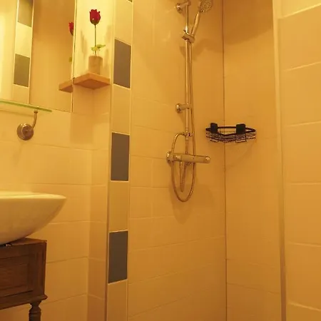 Bed & Breakfast Bureau Warmoesstraat Den Burg