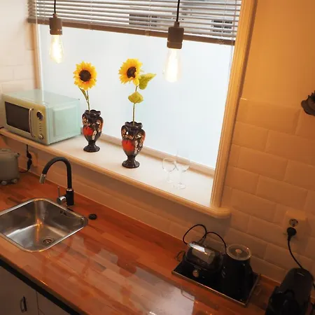 Bed & Breakfast Bureau Warmoesstraat 3*