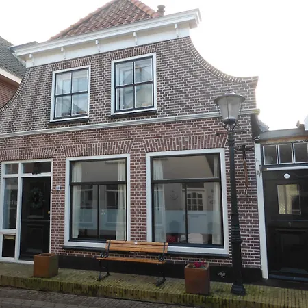 Bureau Warmoesstraat Den Burg
