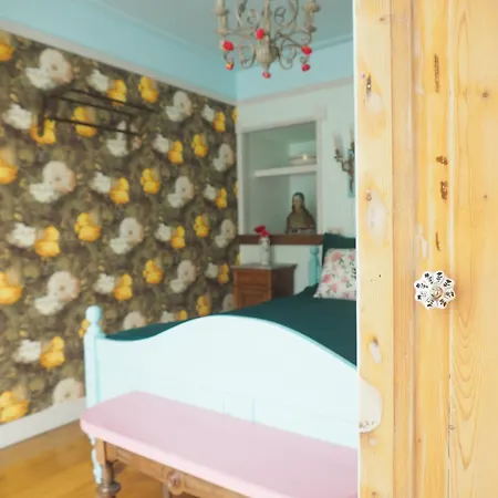 Bed & Breakfast Bureau Warmoesstraat Den Burg